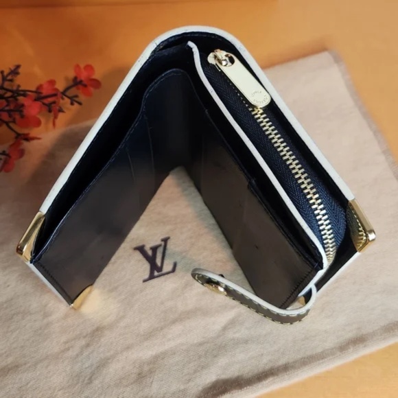 LOUIS VUITTON Suhali Black Leather Compact Zip Wallet EUC - Picture 6 of 12